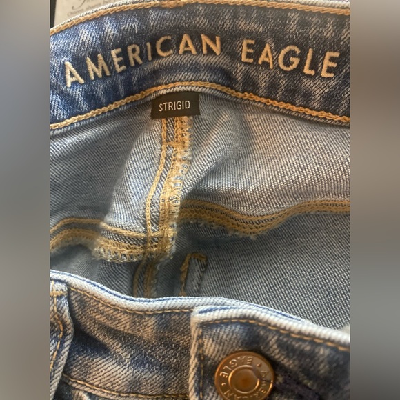 💙GREAT CONDITION💙 American Eagle | Size 4 | Strigid Mom Jeans | Worn Once - Picture 10 of 15